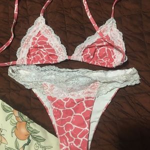 Rare Beach Bunny giraffe & lace print bikini set🦒